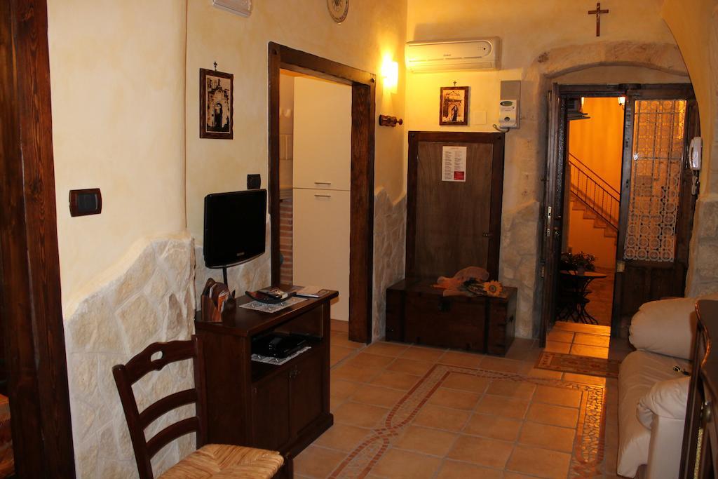 Domusfrumenti Oria  Szoba fotó